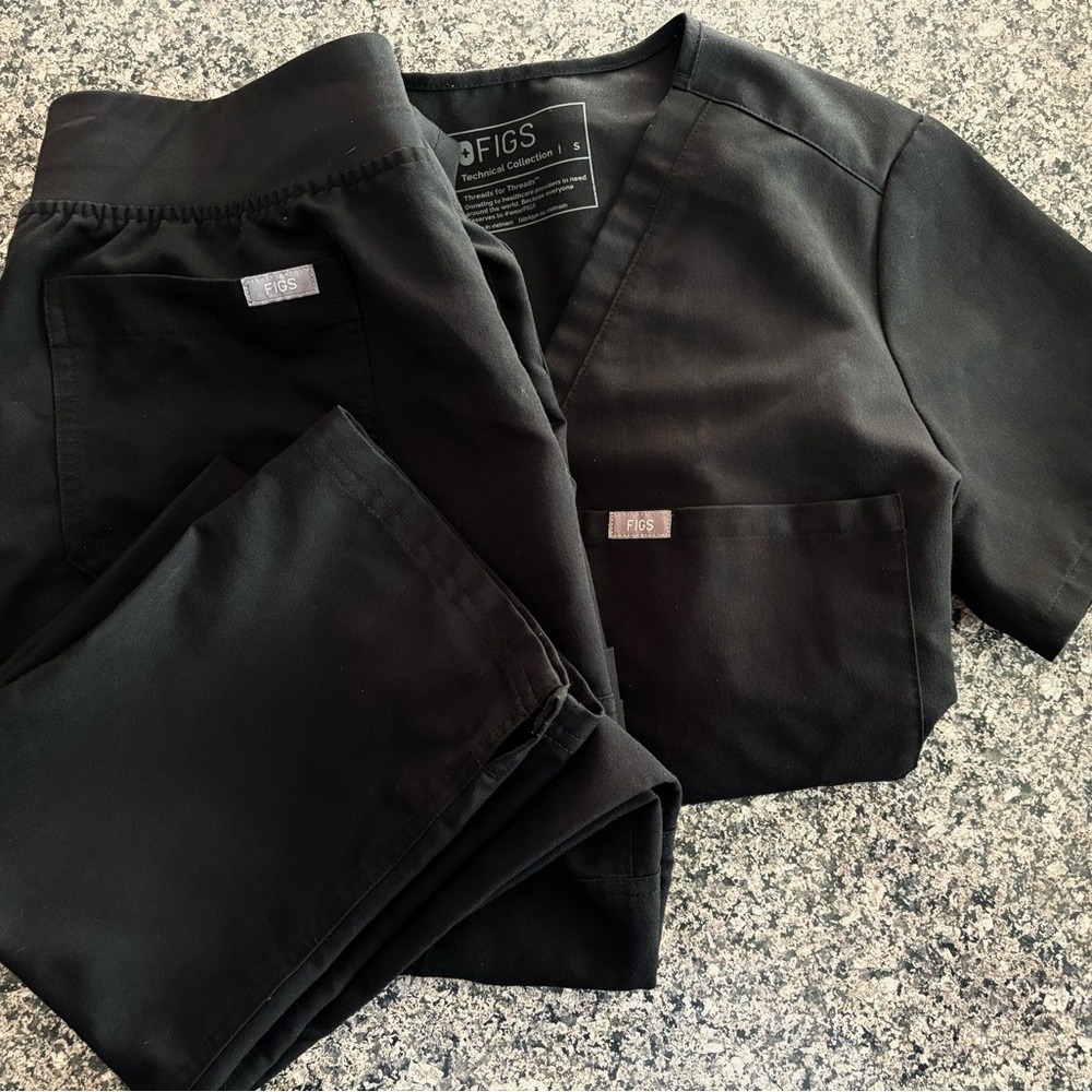 Figs scrub set size Smalll Tall pants, Small top. Perfect condition.